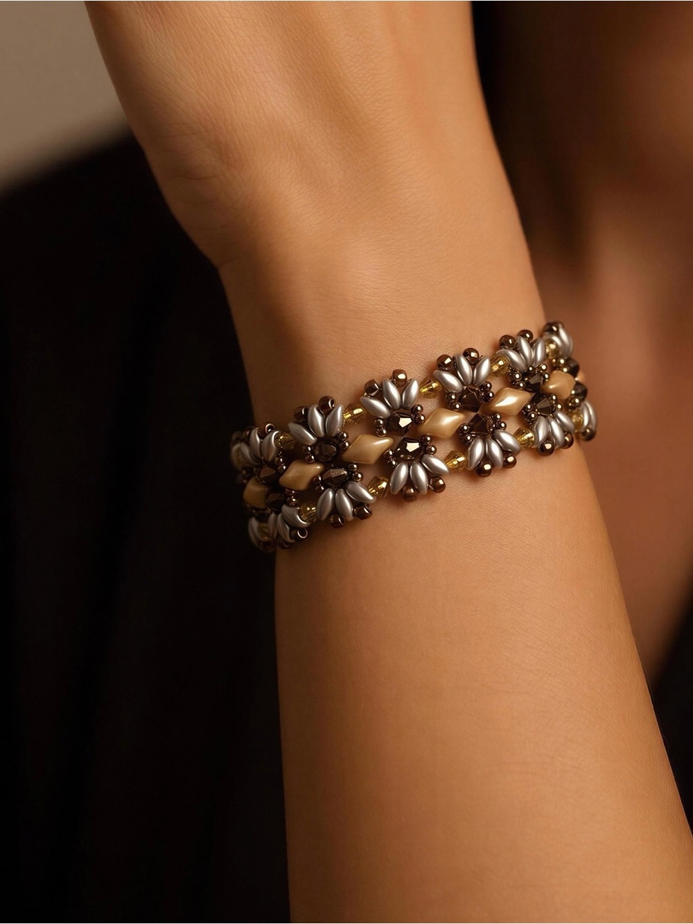 Two-Tone Floral Bead Bracelet - Gold & Cream